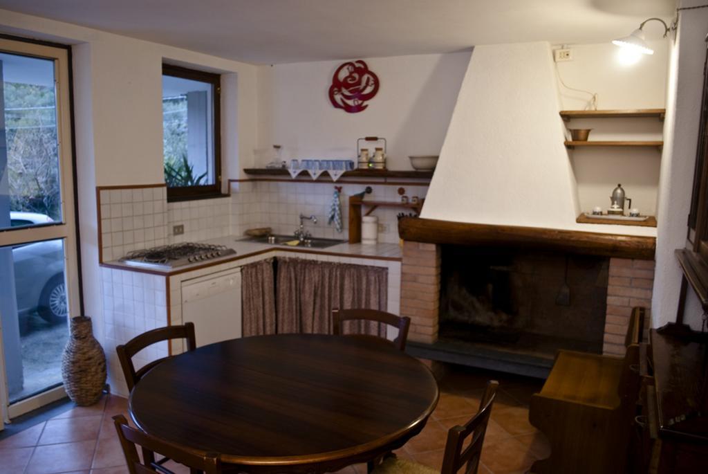 Parte Di Casa Con Giardino E Piscina Villa Pietrasanta Bagian luar foto