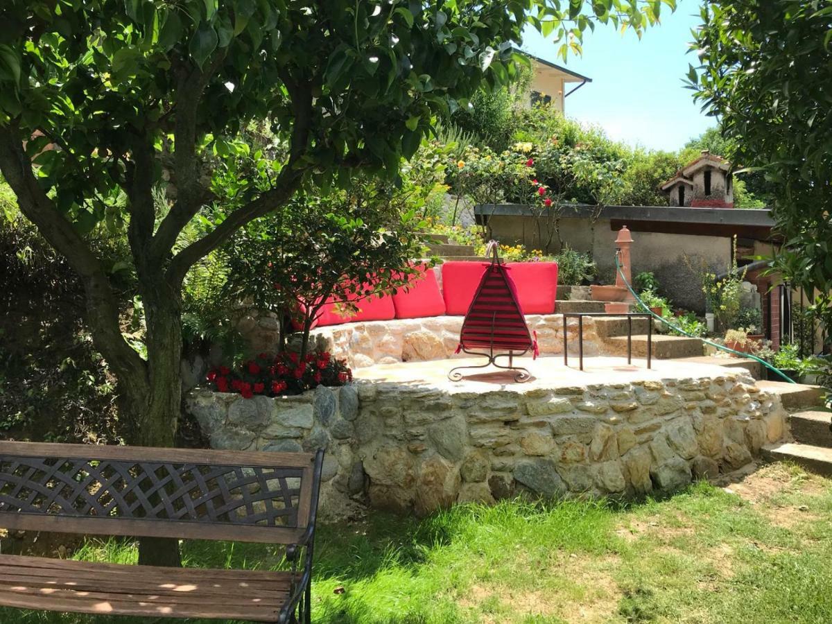 Parte Di Casa Con Giardino E Piscina Villa Pietrasanta Bagian luar foto