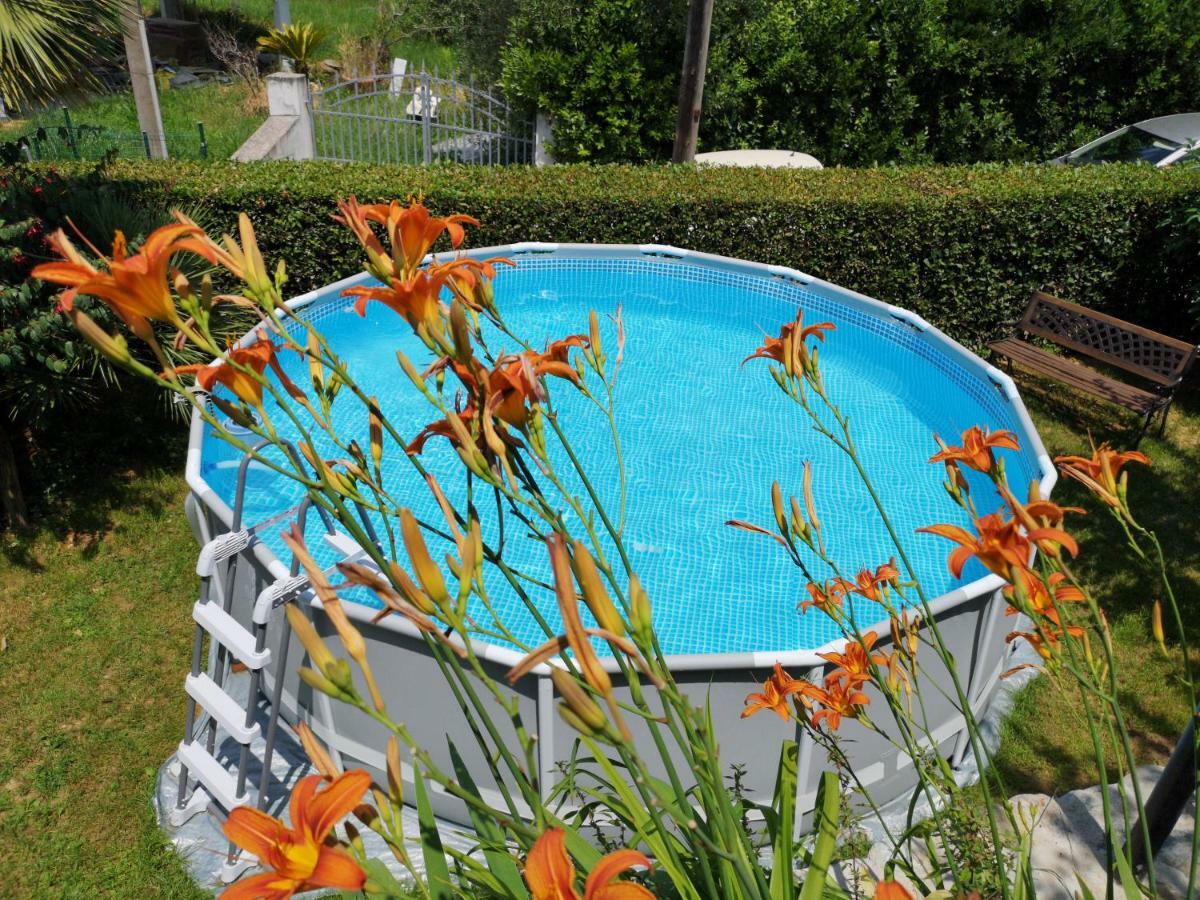 Parte Di Casa Con Giardino E Piscina Villa Pietrasanta Bagian luar foto